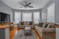 Williams Bay Lake House-1 Block to Geneva Lake - 2-Star