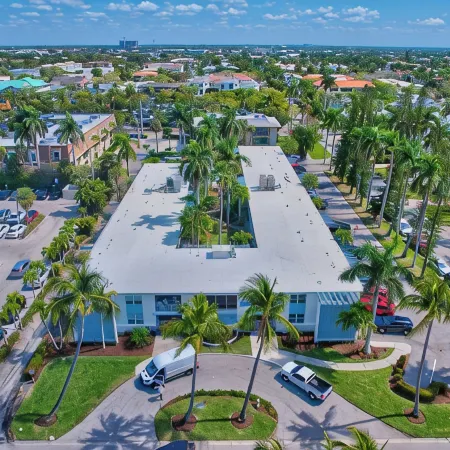 Olde Naples Luxury Condo Steps to Pier, Beach, Sunsets and Restaurants!
