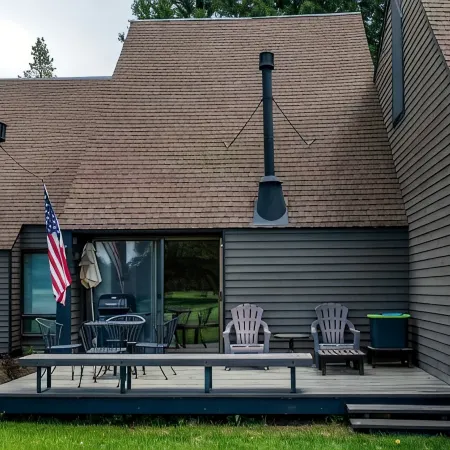 Recently Remodeled Golf Course Condo w/ A/C, SHARC Passes, Bikes & Pet Friendly