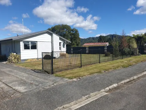 Kiwiana Gem to enjoy in Reefton - 2 звезды