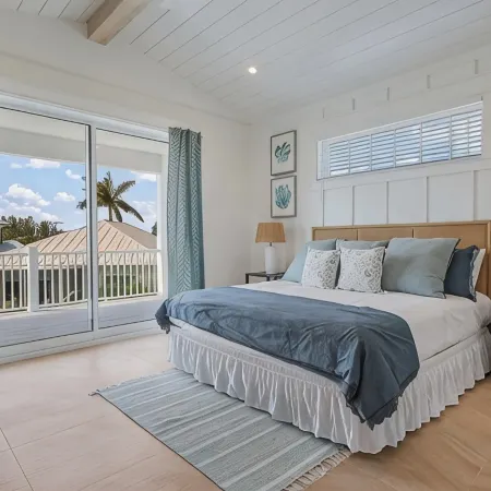 New Beach House! Hot Tub and Heated Pool!