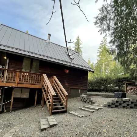 Luxurious Cabin Style Lake House walking distance to Lake Cushman