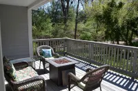 Plymouth Home, Pond and Private Beach Access - 방갈로