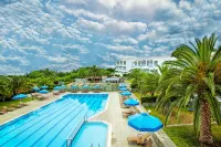Xenios Port Marina Hotel - de playa