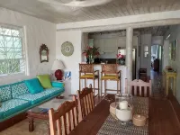 Large Secure 2 Bedroom Apartment with large pool steps to Mullins Beach