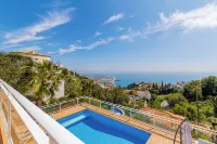 Villa Oliva with private heated pool and amzing views