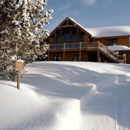 Casa Big Sky - Two Bed Apt in Large Private Home on Groomed Ski Trail