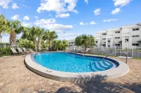 Ground floor gulf front beach Blue Tide condo between Alys beach & The Hub. - Pool