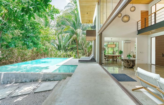 4Br/3.5BA AC Villa, 200m from Beach with Amazing Private Pool, Garden & Parking