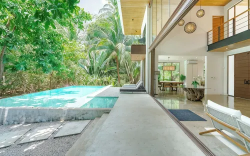 4Br/3.5BA AC Villa, 200m from Beach with Amazing Private Pool, Garden & Parking