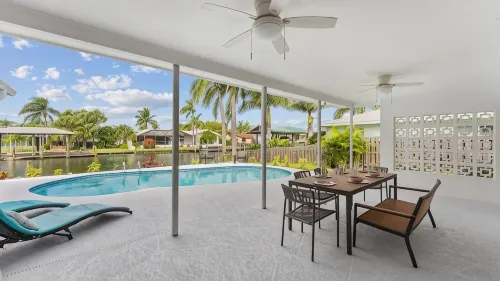 Cocoa Beach Coral Retreat waterfront 3 BR /2.5 BA - สระว่ายน้ำส่วนตัว