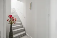 Sanary, exceptional sea view! In large new T2 villa 20 meters from the beach - Homestays