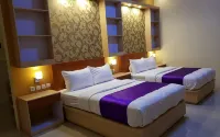 Three B Villa & Resto Banyuwangi - Parkplatz