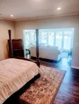 "Deja Blue" Lakeview Villa w/ Luxe Master Bedroom Views