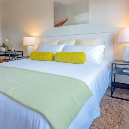 HISTORIC 1890s Rexburg Loft - 2 Q, 1 K Laundry, 2 blocks to BYUI, Clean & Fun!