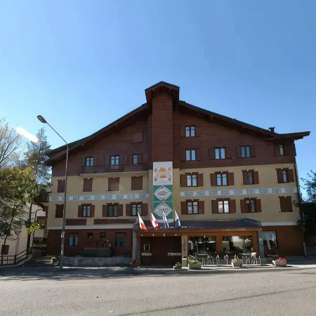 Hotel Bucaneve