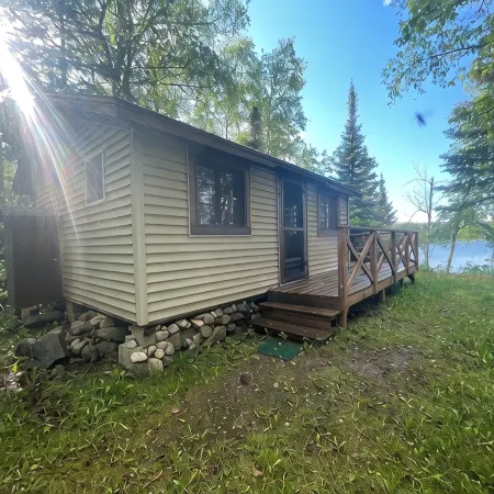 Cabin 3 'Kingfisher' 1 Br, 2 pp, Overlooks Lake, Access to Boats!