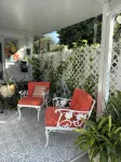 Peaceful, Pet Friendly on Grounds Not in the Pool, Close to Wilton Manors.
