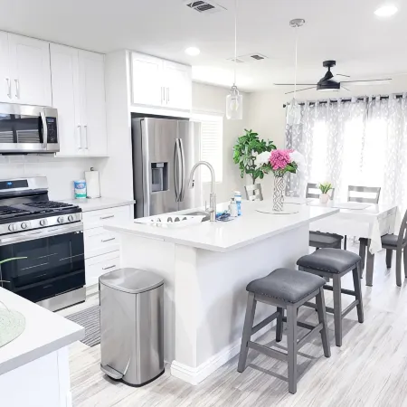 Remodeled Pool Villa with High Ceilings Near Summerlin Отели рядом с достопримечательностью «Поле для диск-гольфа Mountain Crest Disc»