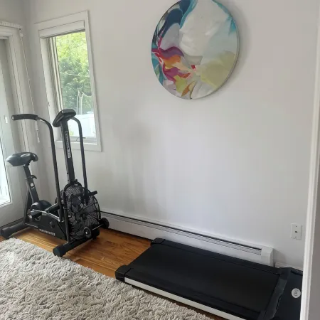 Hamptons Retreat • Hot Tub • Minutes to Beaches