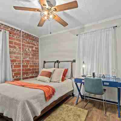 Beautiful Florida Cottage! St Andrews Gem, 1.5 Blocks to Beach! Pets Considered Rooms