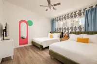 Pool house w/Playground, Mini Golf, King Bed - 4-Star