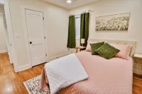 Charming 3-Bedroom House Walkable to Covington Square