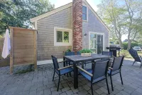 Bright & open private home, close to beach. Renovated clean and pet friendly! - WiFi