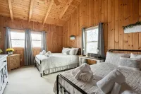 Private 3,100 Sq Ft Wolf Laurel Lodge w/ Epic Views, Skiing & at Trail Access - Wifi