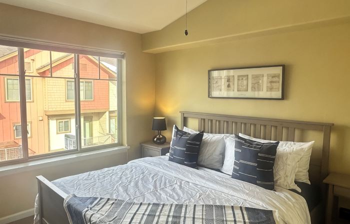 Spacious 3 BDR Pet Friendly, Hottub, Pool