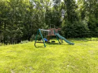 NEW Spectacular Views & Private space on a Scenic Mountain 40ft Salt Water Pool Hotels in Esopus