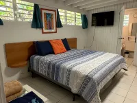 Studio en suite, king/twin beds sleep 3, multi-deck views, early access bag drop Hotels in Culebra