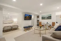 Luxury Spa, Patio, Deck & Views of Puget Sound in the Heart of Old Town, Tacoma - 4-Star