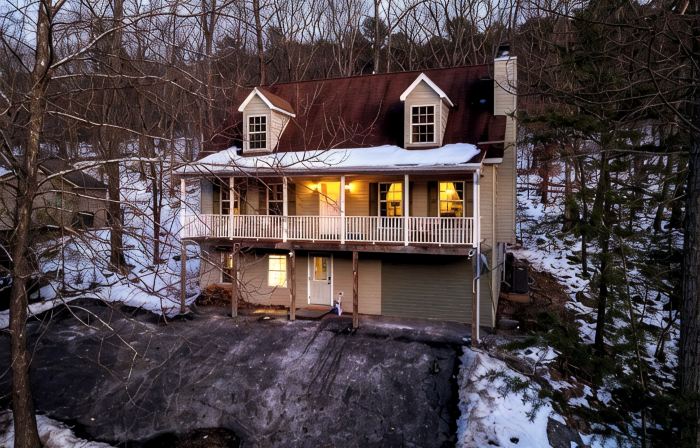 Massanutten Escape: Pool pass, Hot Tub, Sauna, Movie Theater, Game Rm, Fire pit