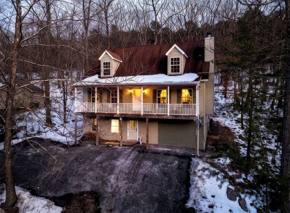Massanutten Escape: Pool pass, Hot Tub, Sauna, Movie Theater, Game Rm, Fire pit