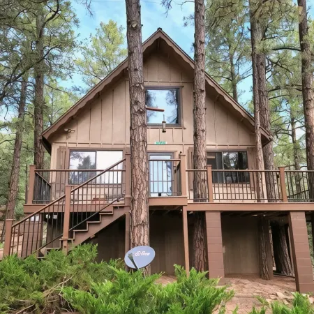 Family-sized, quaint cabin on the edge of the US Forest