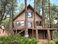 Family-sized, quaint cabin on the edge of the US Forest
