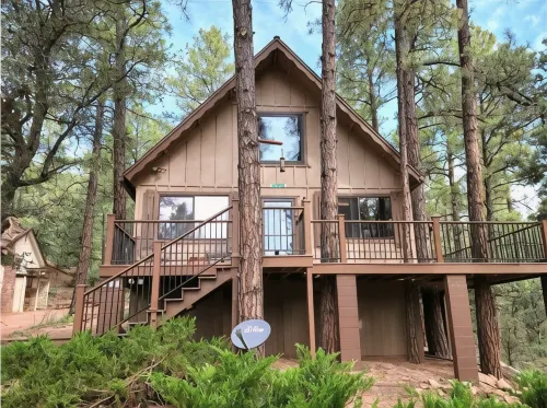 Family-sized, quaint cabin on the edge of the US Forest