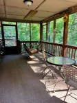 BearPaw Cabin- Charming and cozy cabin in the woods- WiFi-Pet Friendly-Secluded