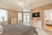 4 bedroom Lake front house 5 mins from liberty with private ramp and dock! - 4-Star