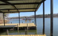 LAKEFRONT Retreat! <br>Escape To Lake Hartwell in this lakeside cottage! - Homestays