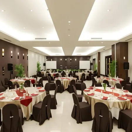 Clove Hotel Bandung Отели рядом с достопримечательностью «Парк развлечений Dago Dreampark»