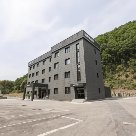 Gapyeong Hotel (Hotel) Отели рядом с достопримечательностью «Железнодорожный парк в Капхёне»