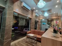 Royal Oak Hotel - Homestays