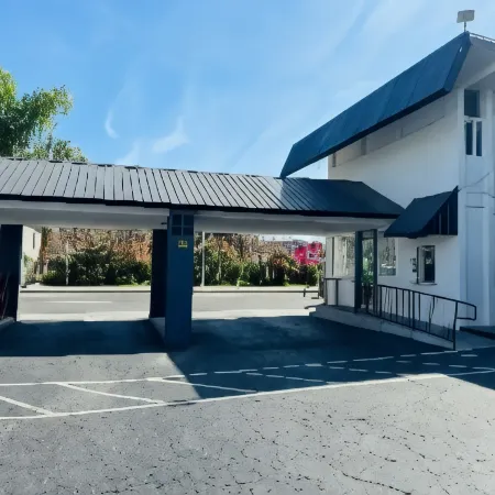 Travelodge by Wyndham Fresno Convention Center Area