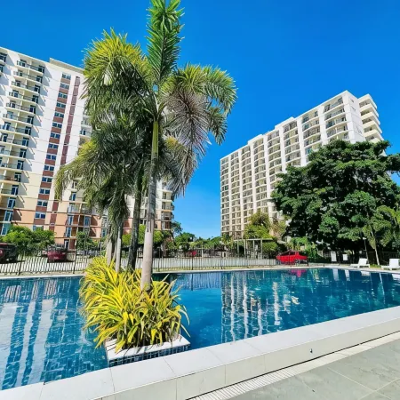 10 Mins to Mactan-Cebu Airport • ZeeCloud Suites with Sea & City View Balcony