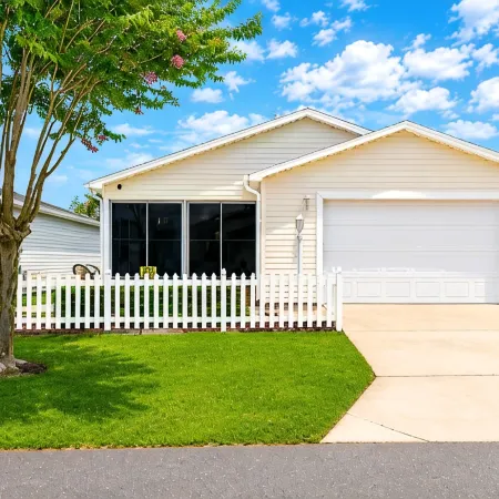 Perfect Location-Villa W Use of Golf Cart Close to Sumter Landing. Active Hosts!