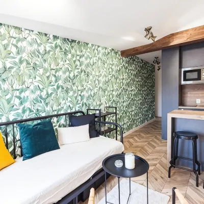 Book Apart Fabryczna Hotels near Palm House