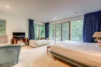Exclusive House On Foothill with hot tub, sauna and jacuzzi.