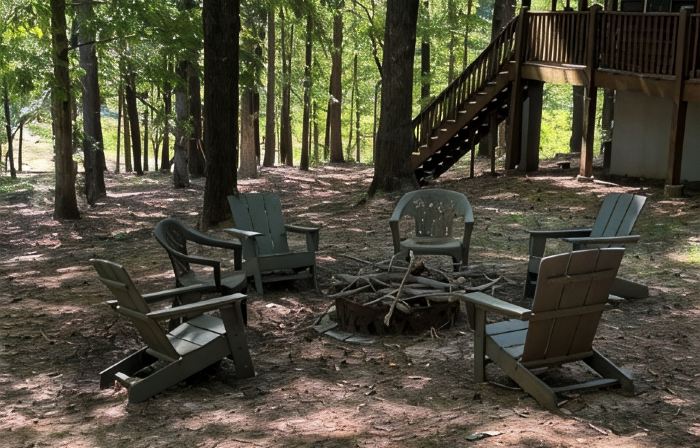 Newly furnished 3 bedroom 2 bath on the lake with covered dock
